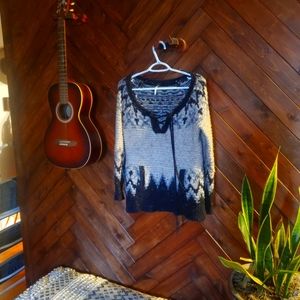 Free people knitted sweater. Nordic design with front pocket and bodice tie.